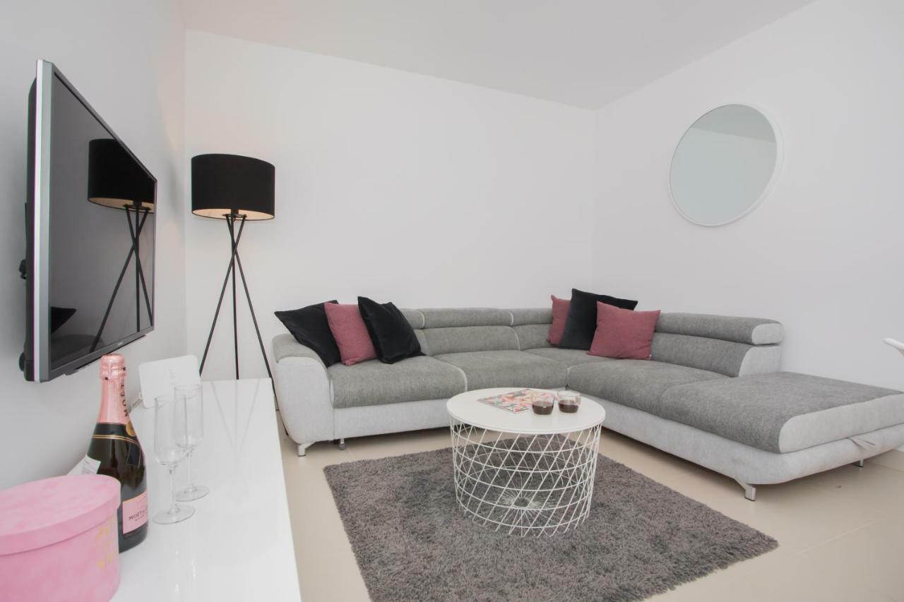 Apartment Luni Primosten Bagian luar foto